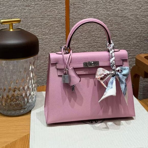 Classic Hermes Bag: A Stylish and Versatile Choice for Elegance - Picture 1 of 7